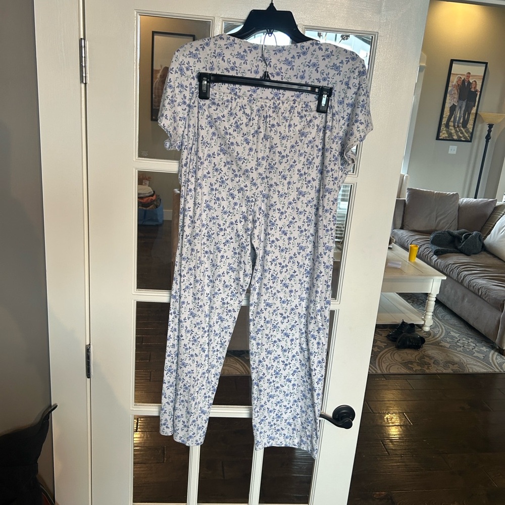 Karen Neuburger Encore two piece pajamas, Size Medium, color: white/blue - Picture 4 of 7